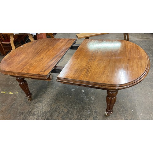 132 - VICTORIAN MAHOGANY D-END EXTENDING DINING TABLE ON FLUTED TAPERED LEGS WITH BRASS CASTORS