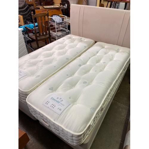 44 - EMERALD 7000 DOUBLE ZIP LOCK BED AND MATTRESSES