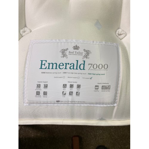 44 - EMERALD 7000 DOUBLE ZIP LOCK BED AND MATTRESSES