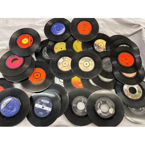 367 - TWO TRAYS OF 45 RPM SINGLES THE SIXTIES AND SEVENTIES SOME WITHOUT COVERS, SIMON AND GARFUNKEL, SPEN... 