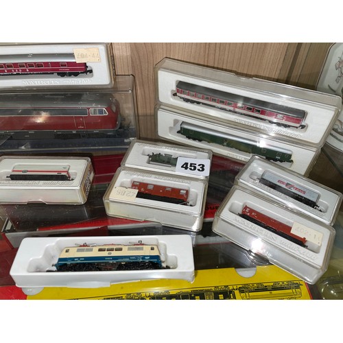 453 - MARKLIN MINI CLUB MODEL RAILWAY LOCOMOTIVES AND CARRIAGES