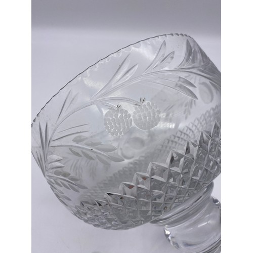 568 - GOOD QUALITY CUT GLASS PEDESTAL BOWL ETCHED WITH FRUIT AND VINES