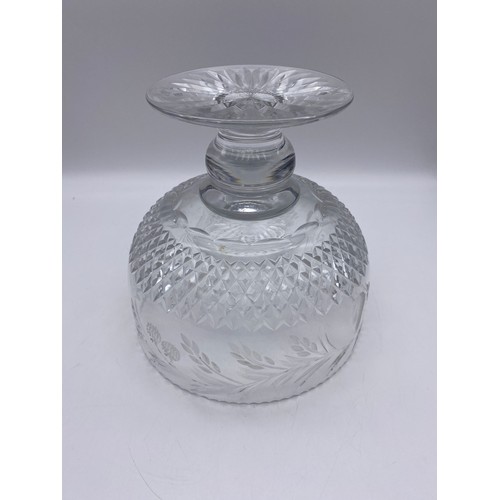 568 - GOOD QUALITY CUT GLASS PEDESTAL BOWL ETCHED WITH FRUIT AND VINES