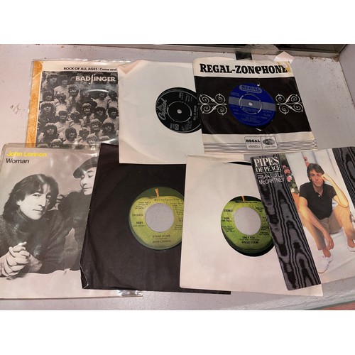 544 - BOX OF BEATLES VINYL 45S AND INDIVIDUAL BEATLES MEMBERS ASSOCIATED RECORDINGS - GEORGE HARRISON, WIN... 