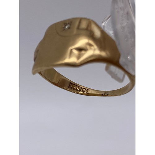 609 - 9CT GOLD SIGNET RING WITH CHIP DIAMOND 5.1G APPROX