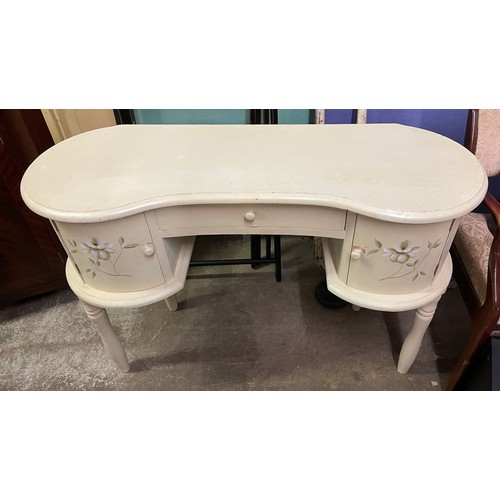 46 - GREEN PAINTED KIDNEY SHAPED KNEEHOLE DRESSING TABLE/DESK WITH PAINTED DECORATION