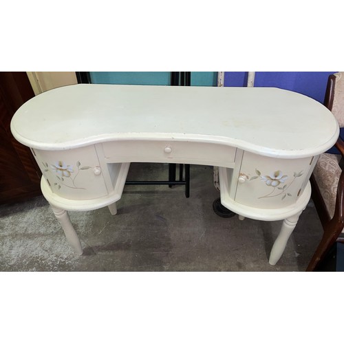 46 - GREEN PAINTED KIDNEY SHAPED KNEEHOLE DRESSING TABLE/DESK WITH PAINTED DECORATION