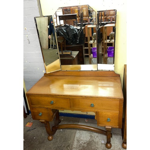 1 - ART DECO OAK KNEEHOLE DRESSING TABLE