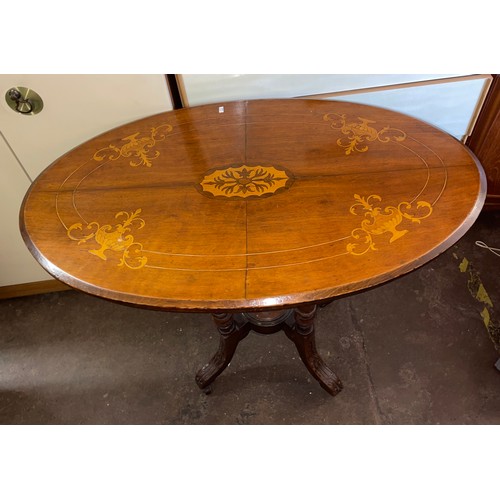 193 - VICTORIAN OVAL WALNUT AND MARQUETRY INLAID TOPPED CENTRE TABLE