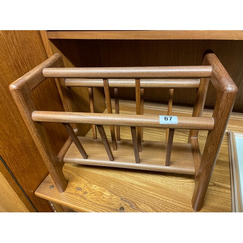 67 - 1970S TEAK MAGAZINE RACK