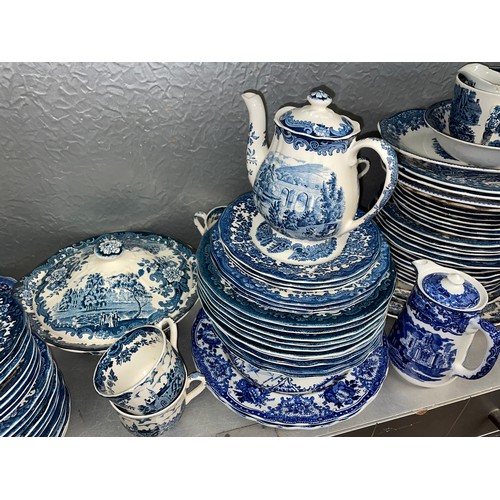 288 - EXTENSIVE BLUE AND WHITE TRANSFER PRINTED TABLE WARES