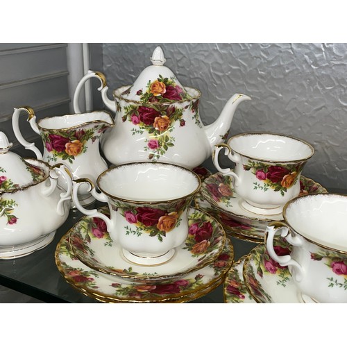 305 - EXTENISVE ROYAL ALBERT OLD COUNTRY ROSES TEA SET AND DINNER WARES INC. TUREENS, CAKE STAND AND MEAT ... 