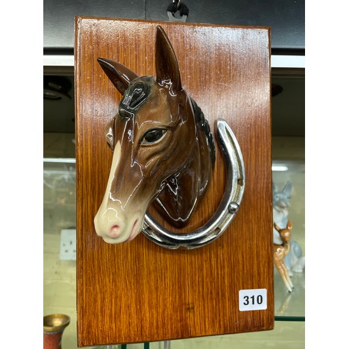 310 - GLOSS POTTERY HORSE HEAD AND HORSE SHOE PLAQUE, COUNTRY ARTISTS OWL FIGURES, BORDER FINE ARTS MOUSE ... 