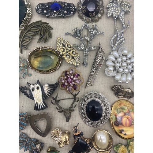 534 - TRAY OF VARIOUS COSTUME BROOCHES, ENAMEL LAPEL BADGES, CLIP ON AND SCREW BACK EARRINGS, MARCASITE AN... 