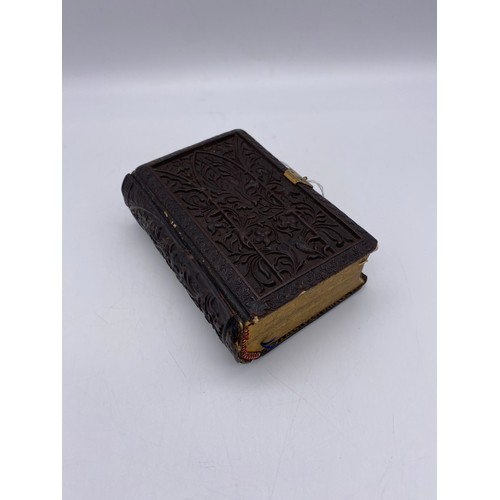 423 - HOLY BIBLE LONDON 1849