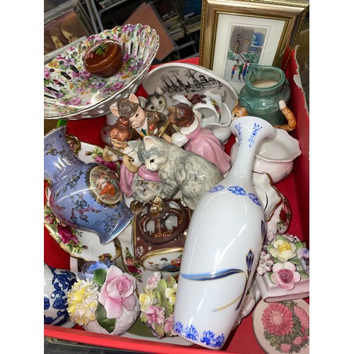 453 - BOX CONTAINING ROYAL ALBERT OLD COUNTRY ROSES, PIN DISHES, CHINTZ TAZZA BESWICK GENTLEMAN PIG FIGURE... 