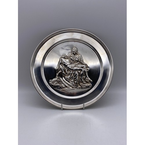 440 - STERLING SILVER BAS RELIEF TRAY DEPICTING PIETA AFTER THE ANTIQUE ISSUED BY THE DANBURY MINT 12.1 OZ... 