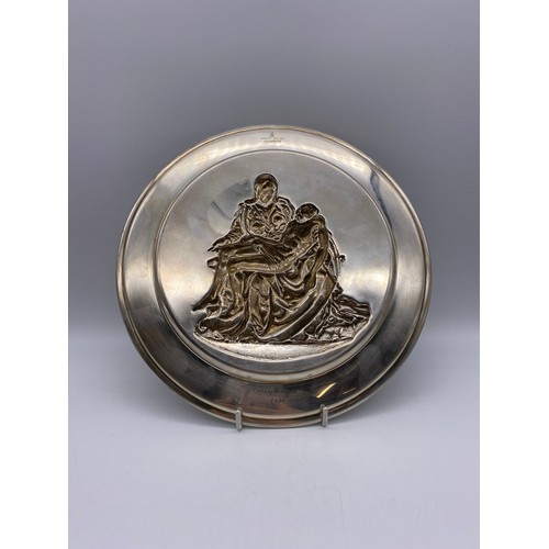 440 - STERLING SILVER BAS RELIEF TRAY DEPICTING PIETA AFTER THE ANTIQUE ISSUED BY THE DANBURY MINT 12.1 OZ... 