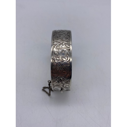 515 - SILVER ENGRAVED BANGLE WITH SAFETY CHAIN