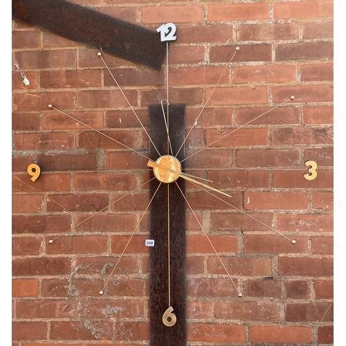 540 - MODERN METALLIC WALL CLOCK