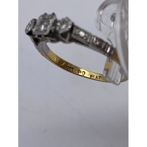 526 - 18CT GOLD AND PLATINUM THREE STONE DIAMOND RING SIZE M 2.6G APPROX