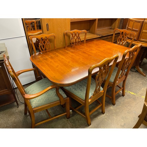 19 - REPRODUCTION YEW CROSS BANDED EXTENDING DINING TABLE AND SIX CHIPPENDALE DESIGN CHAIRS