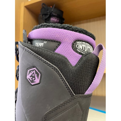 196 - 32 SIZE FOR SNOW BOARDING BOOTS