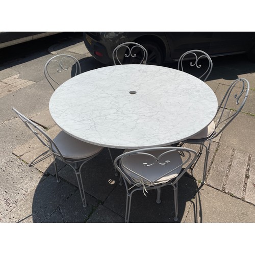 150B - WHITE MARBLE CIRCULAR TOPPED PATIO TABLE WITH TUBULAR METAL BASE WITH SIX CHAIRS WITH REMOVABLE NEPT... 