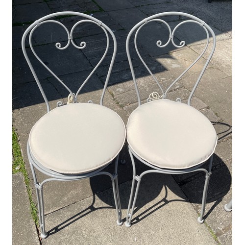 150B - WHITE MARBLE CIRCULAR TOPPED PATIO TABLE WITH TUBULAR METAL BASE WITH SIX CHAIRS WITH REMOVABLE NEPT... 