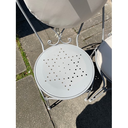 150B - WHITE MARBLE CIRCULAR TOPPED PATIO TABLE WITH TUBULAR METAL BASE WITH SIX CHAIRS WITH REMOVABLE NEPT... 