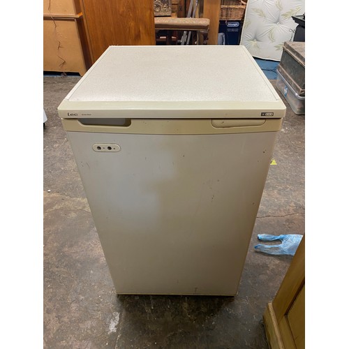 105 - LEC UNDER COUNTER FREEZER