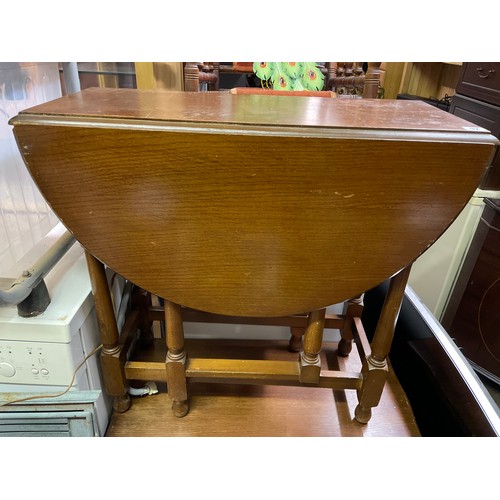 92 - DROP LEAF TABLE