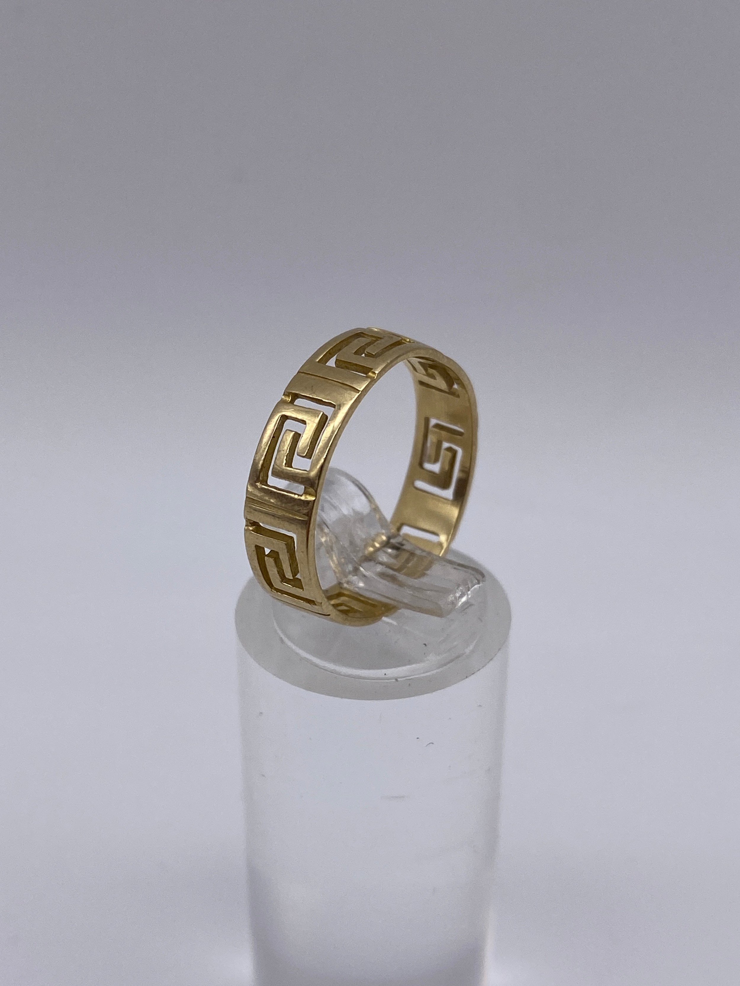 STAMPED 585 GOLD GREEK KEY PATTERN RING SIZE O 2.3G APROX