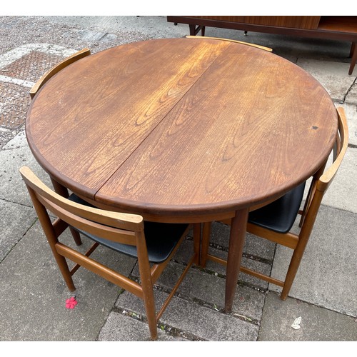 171 - G PLAN CIRCULAR TEAK EXTENDING DINING TABLE WITH FOUR CHAIRS (2 A/F)