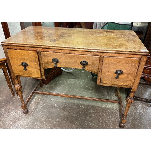 72 - OAK KNEEHOLE SIDE TABLE/DESK