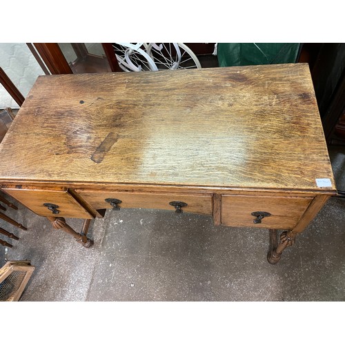 72 - OAK KNEEHOLE SIDE TABLE/DESK