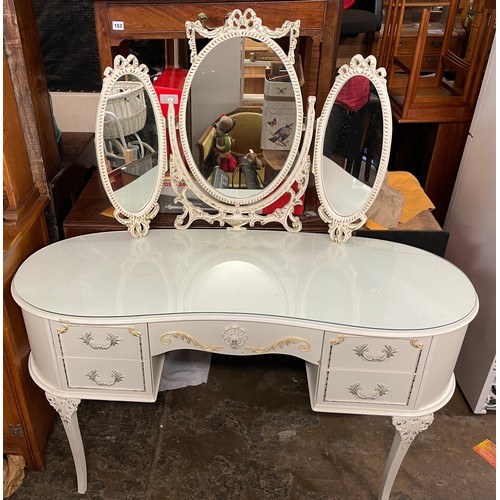 184 - FRENCH STYLE CREAM KNEEHOLE DRESSING TABLE