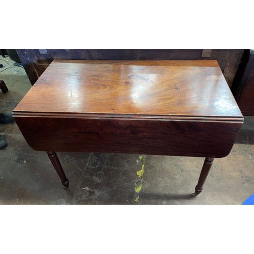 179 - REGENCY PERIOD MAHOGANY PEMBROKE TABLE ON TURNED TAPERED LEGS