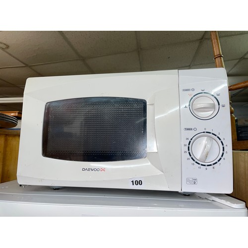 100 - DAEWOO MICROWAVE OVEN