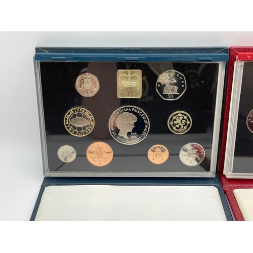 561 - TWO GB PROOF COIN SETS 1986 AND 1999