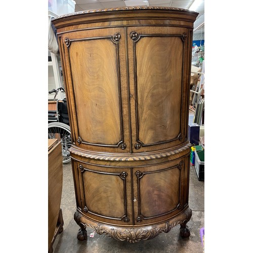 102 - QUALITY MAHOGANY BOW FRONT DRINKS CABINET WITH GADROONED EDGE ON BALL AND CLAW FEET