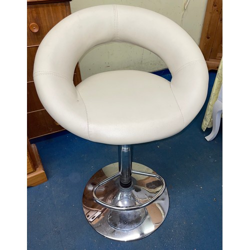 86 - CREAM LEATHER CHROMIUM HYDRAULIC BAR STOOL