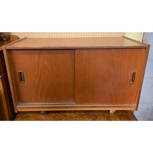 175 - TEAK MOBILE LP STORAGE CABINET