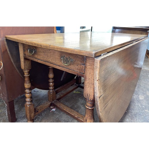 126 - QUALITY OVAL OAK 17TH CENTRUY STYLE GATELEG TABLE ON BOBBIN TURNED LEGS