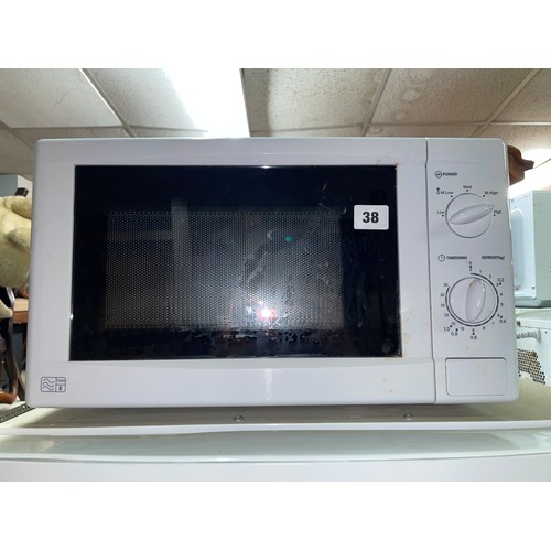 38 - MICROWAVE OVEN