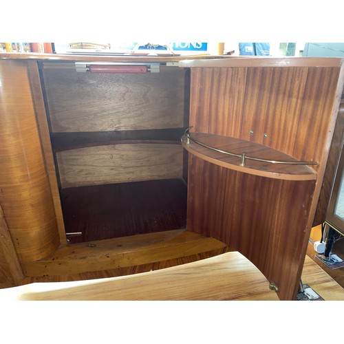 154 - 1950S WALNUT DRINKS CABINET SIDEBOARD