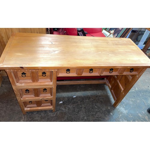 216 - PINE COLONIAL STYLE KNEEHOLE DRESSING TABLE