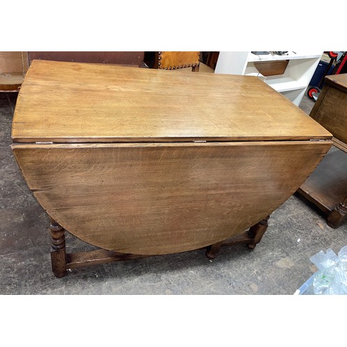 4 - QUALITY OVAL OAK 17TH CENTURY STYLE GATELEG TABLE ON BOBBIN TURNED LEGS