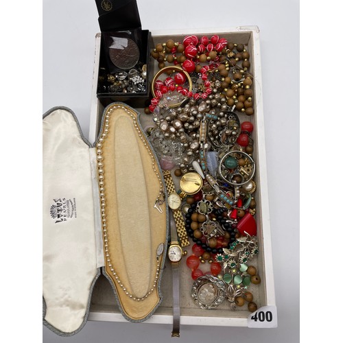 400 - TRAY OF COSTUME JEWELLERY, CASED SET OF LOTUS SIMULATED PEARLS, JUBILEE 1977 CROWNS, LADIES WRIST WA... 