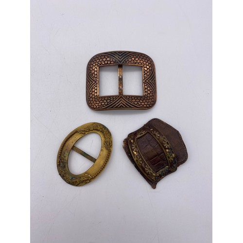 749 - BAG OF MISCELLANEOUS GILT METAL AND MOTHER OF PEARL SHOE AND OTHER BUCKLES